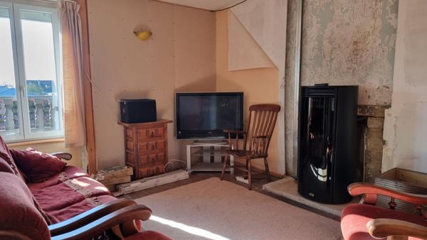 MORBIHAN, Méneac, Maison de village mitoyenne de 4 chambres avec un fort potentiel