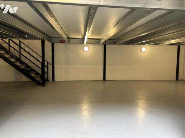 Roue-rue Cauchoise local commercial avec grande cave.