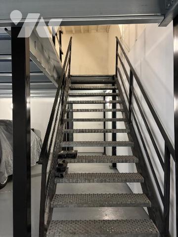 Roue-rue Cauchoise local commercial avec grande cave.