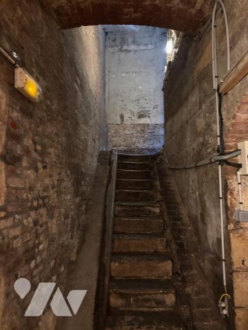 Roue-rue Cauchoise local commercial avec grande cave.