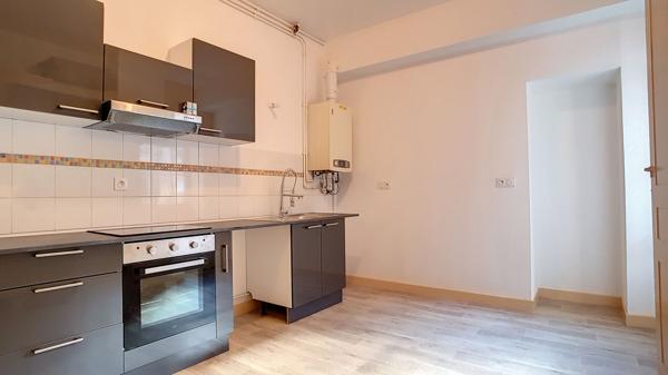 A louer PAU Centre Appartement T3 de 71.67 m2 en rez-de-chaussée avec 2 chambres et 1 place de parking
