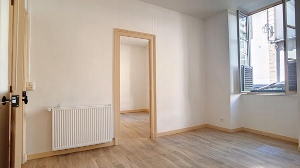 A louer PAU Centre Appartement T3 de 71.67 m2 en rez-de-chaussée avec 2 chambres et 1 place de parking