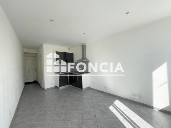 Location Studio 22.7 m² - 18 AVENUE DE PAVIOT Voiron 38500