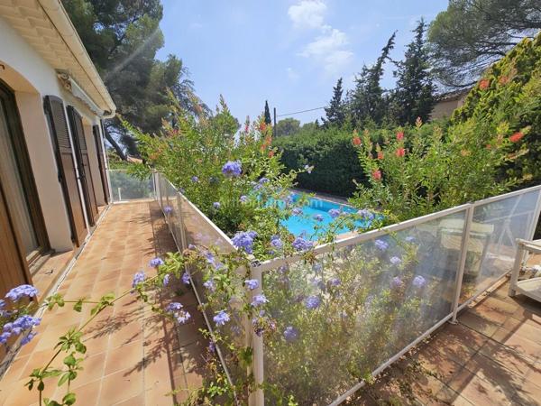 Vente                                                      Villa
                        
                     5 pièces                      140 m2                     à Saint-Raphaël
