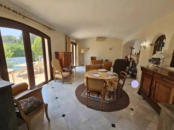 Vente                                                      Villa
                        
                     5 pièces                      140 m2                     à Saint-Raphaël