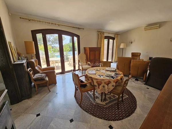 Vente                                                      Villa
                        
                     5 pièces                      140 m2                     à Saint-Raphaël