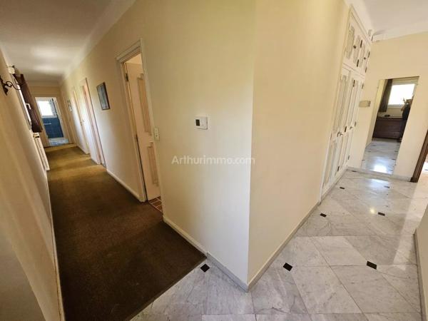 Vente                                                      Villa
                        
                     5 pièces                      140 m2                     à Saint-Raphaël