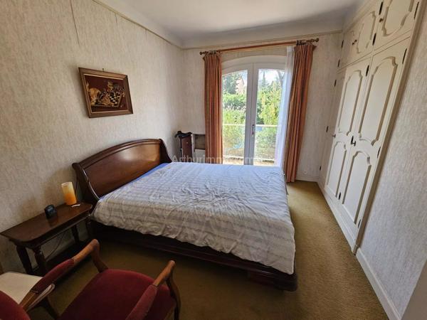 Vente                                                      Villa
                        
                     5 pièces                      140 m2                     à Saint-Raphaël
