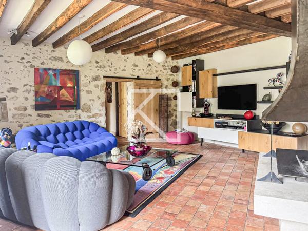 BELLE MAISON EN PIERRE AVEC GRANGE ET STUDIO