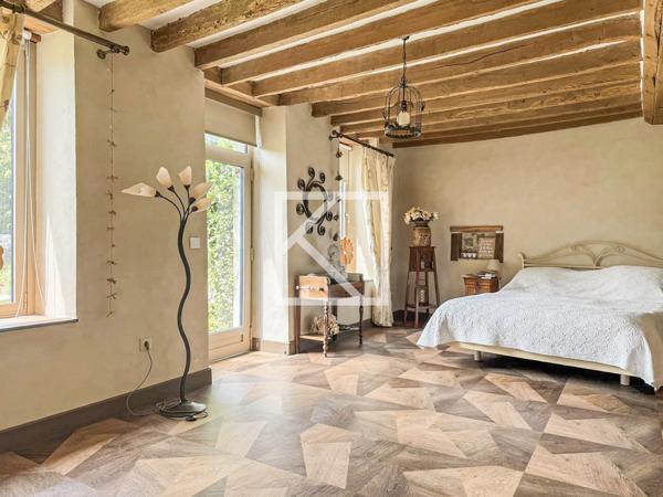 BELLE MAISON EN PIERRE AVEC GRANGE ET STUDIO
