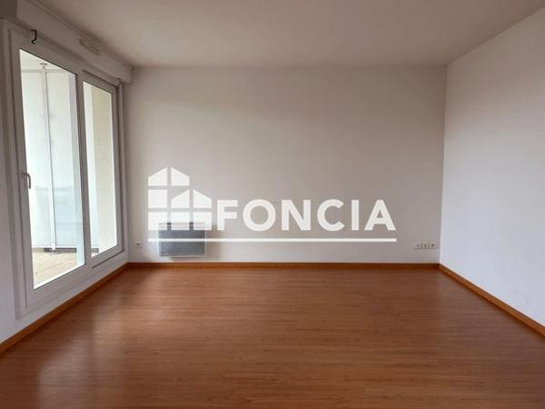 Location Appartement 4 pièces 75.4 m² - 12 BIS AVENUE DE LA LIBERATION Villemandeur 45700