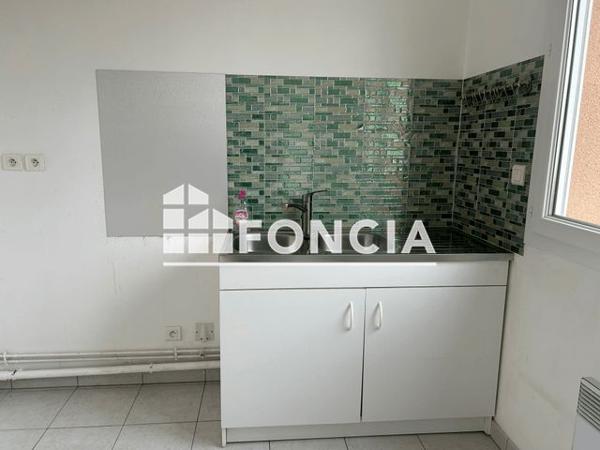 Location Appartement 4 pièces 75.4 m² - 12 BIS AVENUE DE LA LIBERATION Villemandeur 45700