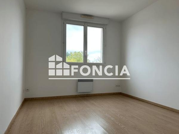 Location Appartement 4 pièces 75.4 m² - 12 BIS AVENUE DE LA LIBERATION Villemandeur 45700