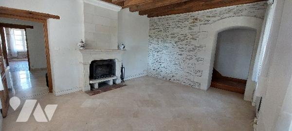 SAINTES-GEMMES-SUR-LOIRE, MAISON DE CARACTERE NICHEE AU SEIN D'UN PARC ARBORE DE 7.500 M²