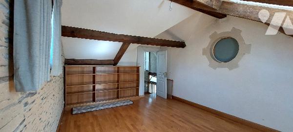 SAINTES-GEMMES-SUR-LOIRE, MAISON DE CARACTERE NICHEE AU SEIN D'UN PARC ARBORE DE 7.500 M²