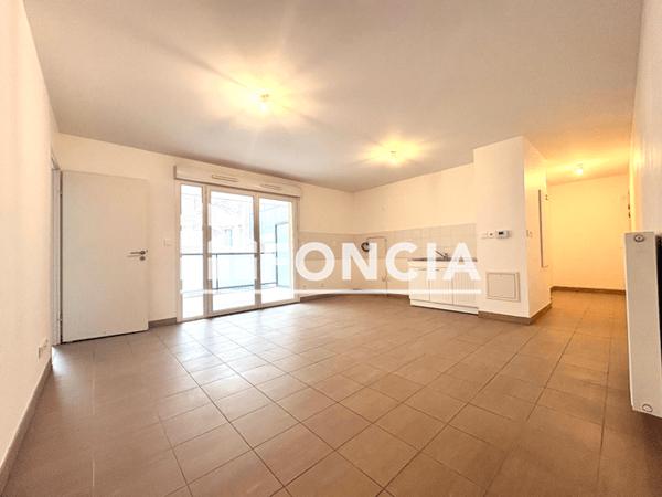 Location Appartement 3 pièces 60.6 m² - 70 BOULEVARD BAUCHIERE Toulon 83000