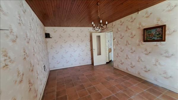 Maison à vendre |  Saint-Médard-de-Guizières |  9 pièces | 237 m²