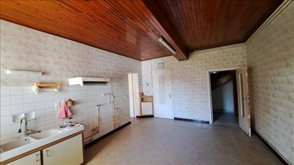 Maison à vendre |  Saint-Médard-de-Guizières |  9 pièces | 237 m²