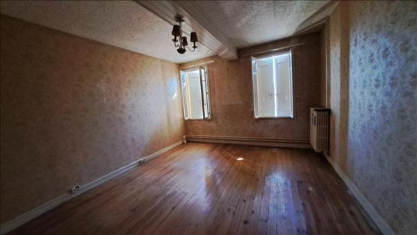 Maison à vendre |  Saint-Médard-de-Guizières |  9 pièces | 237 m²