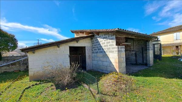 Maison à vendre |  Saint-Médard-de-Guizières |  9 pièces | 237 m²