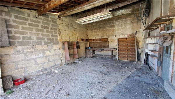 Maison à vendre |  Saint-Médard-de-Guizières |  9 pièces | 237 m²