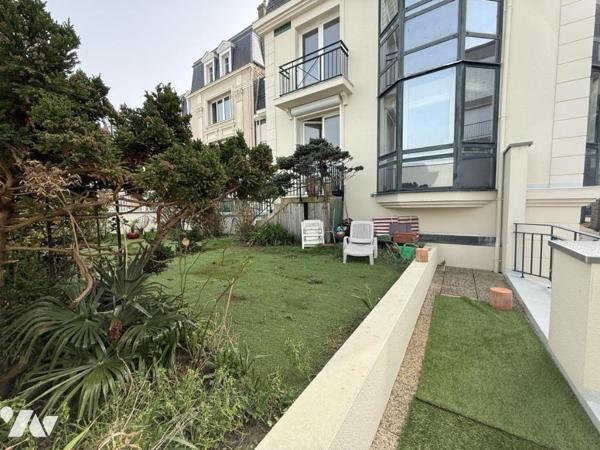 VENTE EN VIAGER APPARTEMENT HYPER CENTRE DINARD VUE MER JARDIN PRIVATIF PLACE DE PARKING EN SOUS SOL