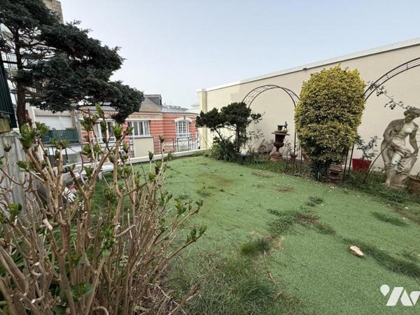 VENTE EN VIAGER APPARTEMENT HYPER CENTRE DINARD VUE MER JARDIN PRIVATIF PLACE DE PARKING EN SOUS SOL