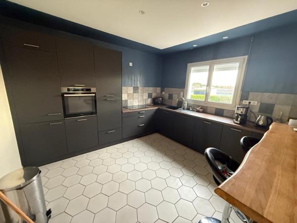 Maison  7 pièce(s)  5 chambre(s)  143 m²