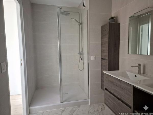 GRATTE CIEL -  ELEGANT T4 DE 105M² - BALCON A VIVRE - RESIDENCE DE STANDING AVEC  GARAGE ET CAVE