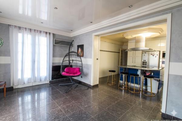 Coup de coeur : Villa familiale d'exception de 210m² - 5 chambres - Piscine -et jardin - Bron Les Genets