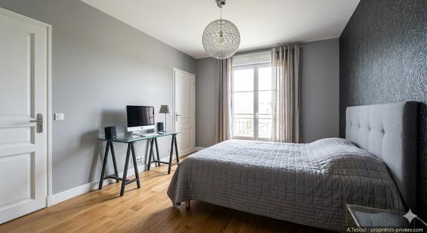 Coup de coeur : Villa familiale d'exception de 210m² - 5 chambres - Piscine -et jardin - Bron Les Genets