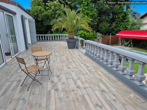 Coup de coeur : Villa familiale d'exception de 210m² - 5 chambres - Piscine -et jardin - Bron Les Genets