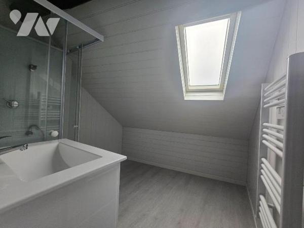 Immeuble à Vente à Anzin (59410) en Nord (59)

Venez découvrir cet immeuble de rapport compre...