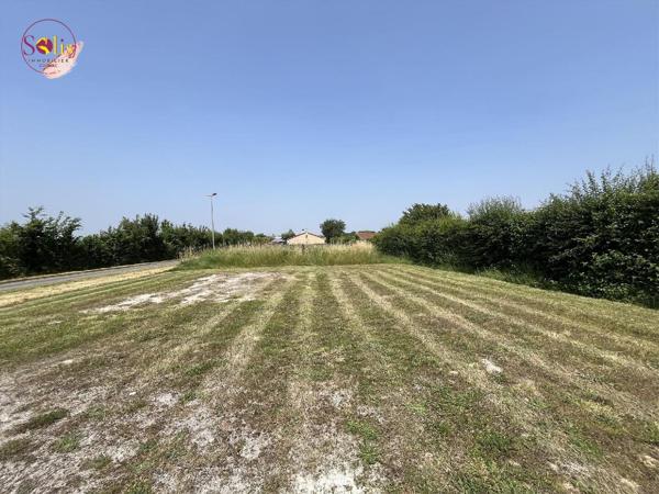 Terrain de 598 m² situé en zone U du PLUI Venez ...