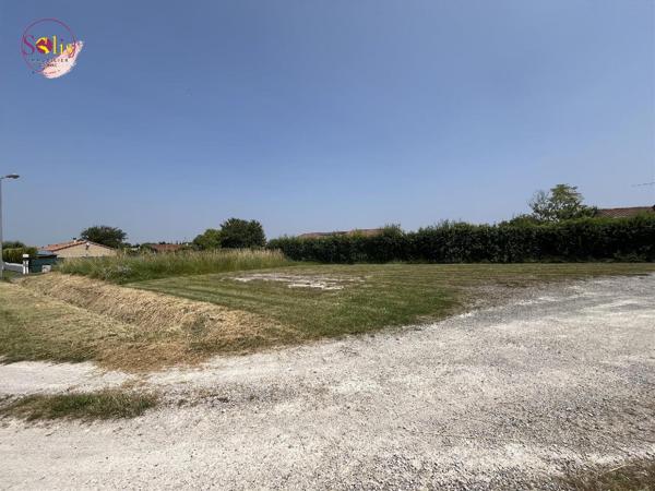 Terrain de 598 m² situé en zone U du PLUI Venez ...