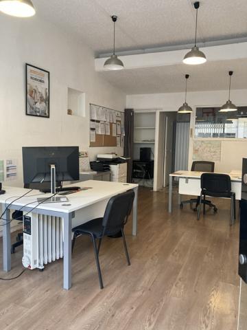 BUREAU OU COMMERCE PROCHE PLACE DE LA MAIRIE