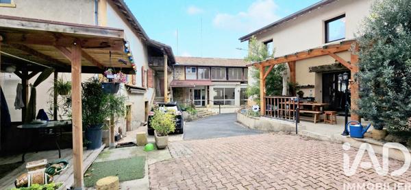 Immeuble à vendre 211 m² Éveux
