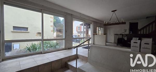 Immeuble à vendre 211 m² Éveux