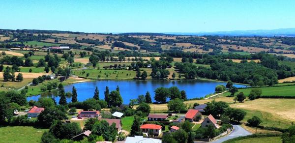Découvrez ce magnifique mobil home de 2023, idéalement situé à Servant, proche du plan d'eau