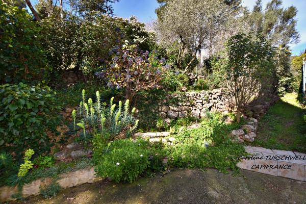 CUERS - VILLA STYLE MAS PROVENCAL 7 PIECES DONT 4 CHAMBRES ET 1 BUREAU - IMMENSE GARAGE - GRANDE REMISE - JARDIN PAYSAGE 2272 M² AVEC PISCINE, JACUZZI ET POOL HOUSE