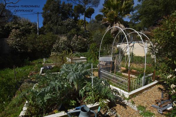 CUERS - VILLA STYLE MAS PROVENCAL 7 PIECES DONT 4 CHAMBRES ET 1 BUREAU - IMMENSE GARAGE - GRANDE REMISE - JARDIN PAYSAGE 2272 M² AVEC PISCINE, JACUZZI ET POOL HOUSE