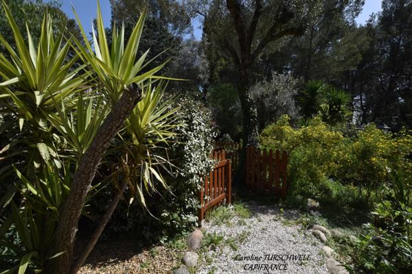 CUERS - VILLA STYLE MAS PROVENCAL 7 PIECES DONT 4 CHAMBRES ET 1 BUREAU - IMMENSE GARAGE - GRANDE REMISE - JARDIN PAYSAGE 2272 M² AVEC PISCINE, JACUZZI ET POOL HOUSE