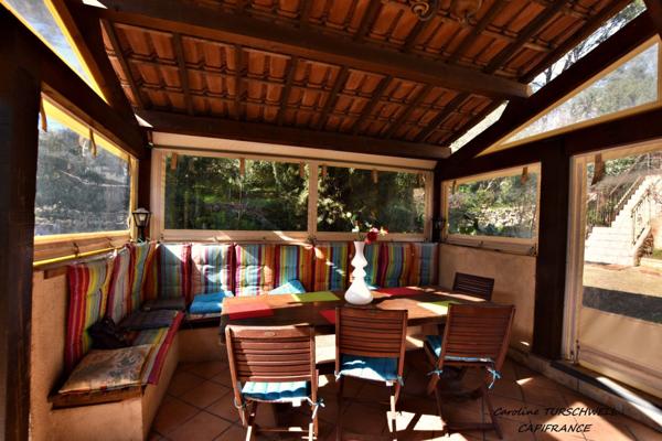 CUERS - VILLA STYLE MAS PROVENCAL 7 PIECES DONT 4 CHAMBRES ET 1 BUREAU - IMMENSE GARAGE - GRANDE REMISE - JARDIN PAYSAGE 2272 M² AVEC PISCINE, JACUZZI ET POOL HOUSE