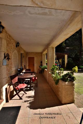 CUERS - VILLA STYLE MAS PROVENCAL 7 PIECES DONT 4 CHAMBRES ET 1 BUREAU - IMMENSE GARAGE - GRANDE REMISE - JARDIN PAYSAGE 2272 M² AVEC PISCINE, JACUZZI ET POOL HOUSE