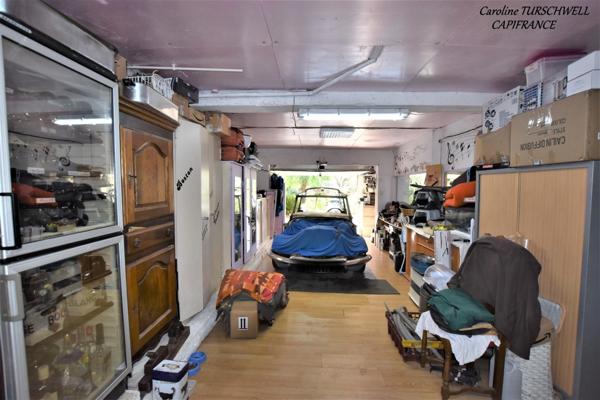 CUERS - VILLA STYLE MAS PROVENCAL 7 PIECES DONT 4 CHAMBRES ET 1 BUREAU - IMMENSE GARAGE - GRANDE REMISE - JARDIN PAYSAGE 2272 M² AVEC PISCINE, JACUZZI ET POOL HOUSE