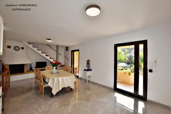 CUERS - VILLA STYLE MAS PROVENCAL 7 PIECES DONT 4 CHAMBRES ET 1 BUREAU - IMMENSE GARAGE - GRANDE REMISE - JARDIN PAYSAGE 2272 M² AVEC PISCINE, JACUZZI ET POOL HOUSE