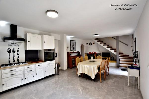 CUERS - VILLA STYLE MAS PROVENCAL 7 PIECES DONT 4 CHAMBRES ET 1 BUREAU - IMMENSE GARAGE - GRANDE REMISE - JARDIN PAYSAGE 2272 M² AVEC PISCINE, JACUZZI ET POOL HOUSE