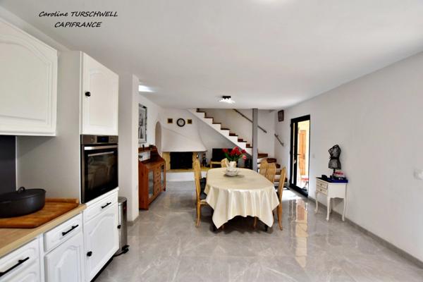 CUERS - VILLA STYLE MAS PROVENCAL 7 PIECES DONT 4 CHAMBRES ET 1 BUREAU - IMMENSE GARAGE - GRANDE REMISE - JARDIN PAYSAGE 2272 M² AVEC PISCINE, JACUZZI ET POOL HOUSE