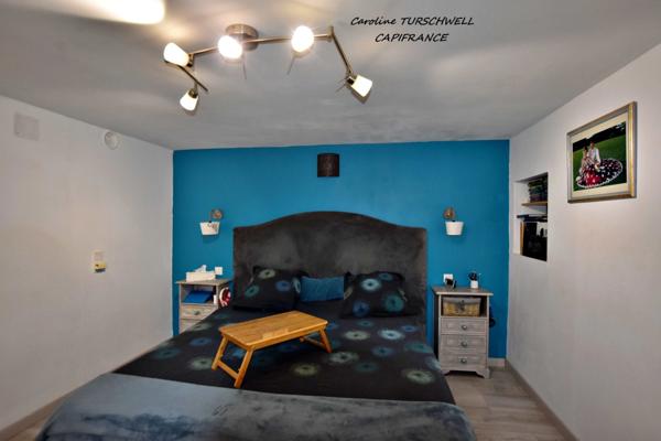 CUERS - VILLA STYLE MAS PROVENCAL 7 PIECES DONT 4 CHAMBRES ET 1 BUREAU - IMMENSE GARAGE - GRANDE REMISE - JARDIN PAYSAGE 2272 M² AVEC PISCINE, JACUZZI ET POOL HOUSE