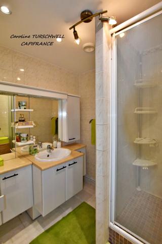 CUERS - VILLA STYLE MAS PROVENCAL 7 PIECES DONT 4 CHAMBRES ET 1 BUREAU - IMMENSE GARAGE - GRANDE REMISE - JARDIN PAYSAGE 2272 M² AVEC PISCINE, JACUZZI ET POOL HOUSE